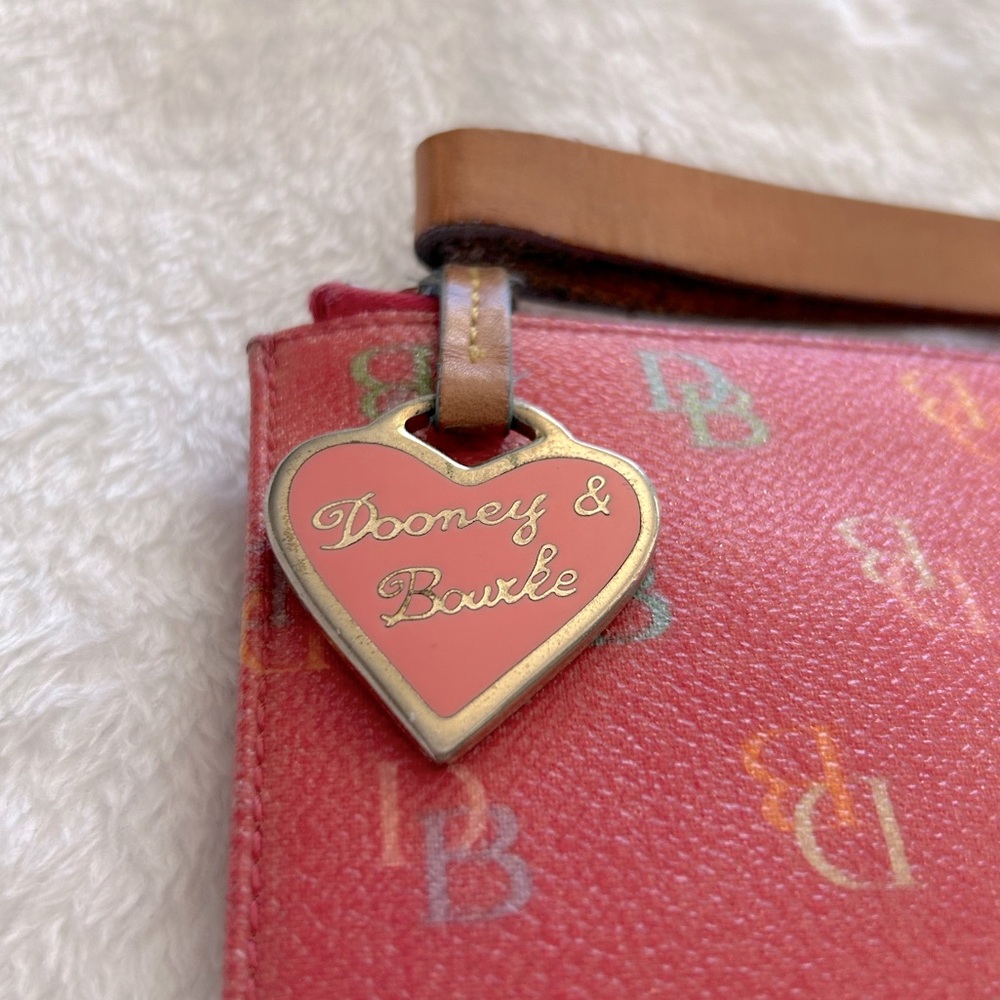 Dooney & Bourke Y2K vintage pink rainbow clutch wristlet with keyring 🌈💖 - Picture 3 of 7